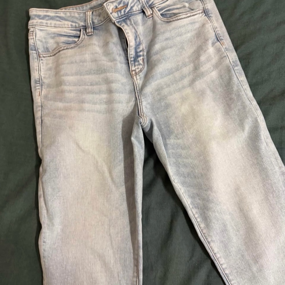 American Eagle Outfitters Light Wash Skinny Jeans
